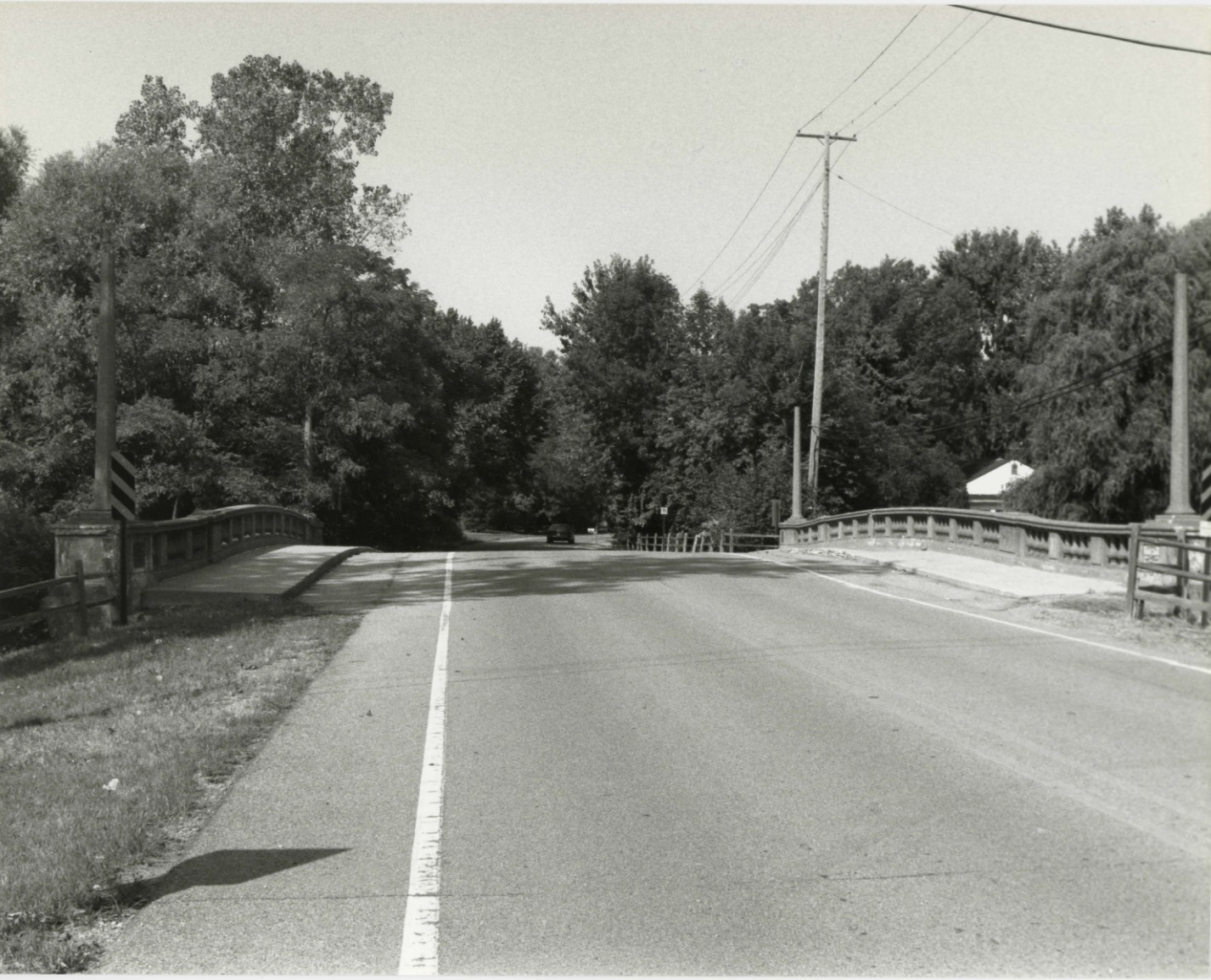 Parke Lane Road Bridge, Grosse Ile, Wayne County, Michigan
Charlene K. Roise, Photographer
September 1995
BOHP
S Approach, Facing N
8563-5A