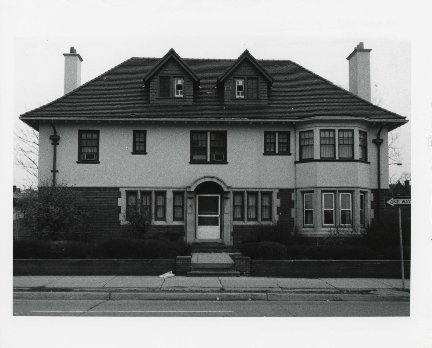 NFS Number: Oct. 18, 1972
Title: Albert Kahn House
UNITED STATES DEPARTMENT OF THE INTERIOR
NATIONAL PARK SERVICE
NATIONAL REGISTER OF HISTORIC PLACES
PROPERTY PHOTOGRAPH FORM
(Type all entries – attach to or enclose with photograph)
STATE: Michigan
COUNTY: Wayne
FOR NPS USE ONLY
ENTRY NUMBER
DATE
RECEIVED
APR 18 1972
NATIONAL
REGISTER
NAME
COMMON: Albert Kahn House
AND/OR HISTORIC: Albert Kahn House
LOCATION
STREET AND NUMBER: 208 Mack Avenue
CITY OR TOWN: Detroit
STATE: Michigan
CODE: 26
COUNTY: Wayne
CODE: 163
PHOTO REFERENCE
PHOTO CREDIT: Division of Michigan History-Dept. of State
DATE OF PHOTO: November, 1971
NEGATIVE FILED AT: Division of Michigan History
IDENTIFICATION
DESCRIBE VIEW, DIRECTION, ETC.
House faces northwest.
PROPERTY OF THE NATIONAL REGISTER