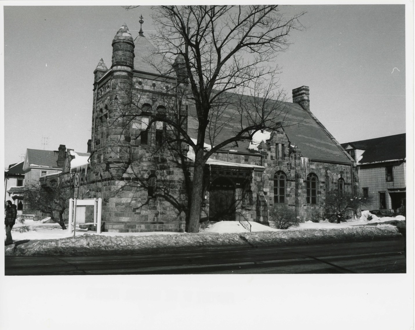 1. Unitarian Universalist Church
Washtenaw County
2. Ann Arbor, Michigan
3. John Kern
4. 1978 DOE OCT 4 1978
5. Michigan History Division
6. south and west facades
APR 2 6 1978 10/2
PROPERTY OF THE NATIONAL REGISTER