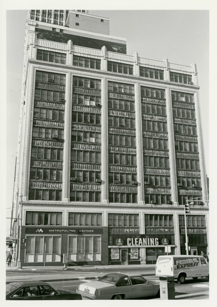 Lawyers Building
137 Cadillac Square
Detroit, Wayne Co., Michigan
Photographer: Les Vollmert
Date: January, 1982
Negative: Michigan History Division
Dept. of State
Lansing, MI. 48918
View: Looking west at the Randolph Street elevation
of the Lawyers Building.
Photo #: 1 of 2