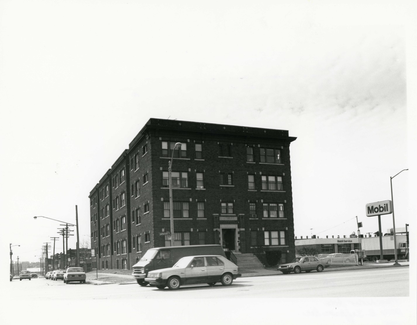 2016 E. Jefferson Ave.
Manchester Apts.
East Jefferson Ave. Residential Buildings Thematic Group
Detroit, Wayne Co., MI
Resource Analysts, Inc 1985
Neg.: Michigan History Division
208 N. Capitol Ave., Lansing
View from north
Photo 26 of 28