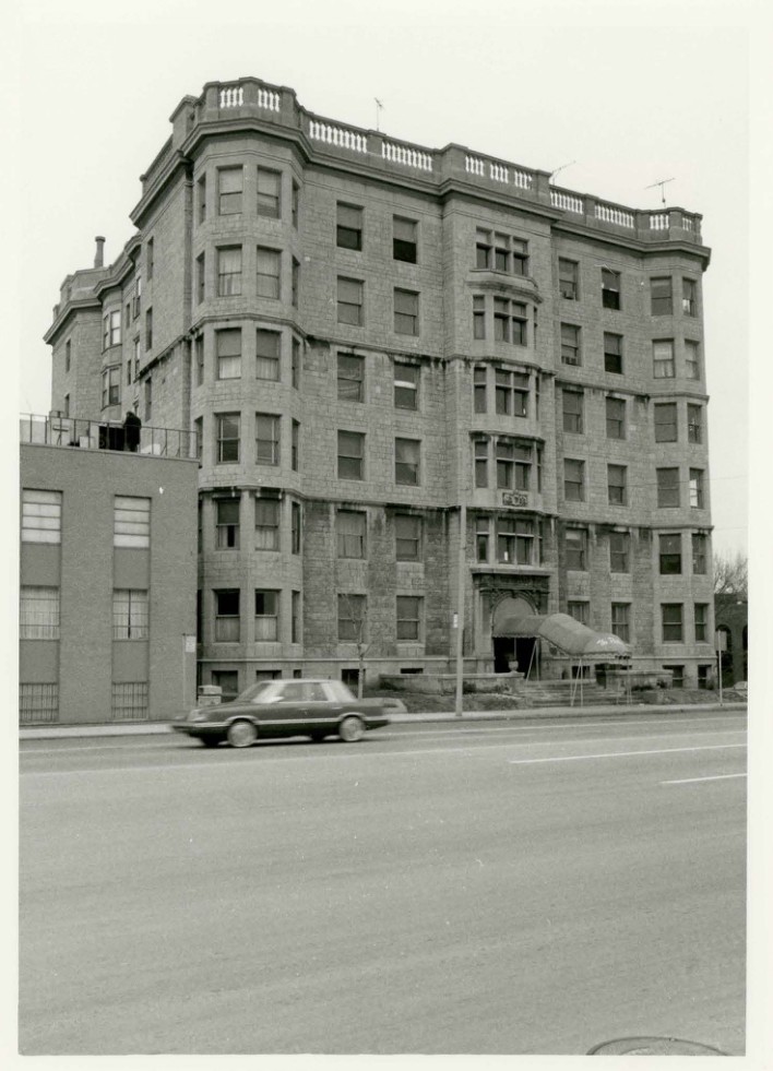 The Palms
East Jefferson Ave. Residential Buildings Thematic Group
Detroit, Wayne Co., MI
Resource Analysts, Inc., Dec. 1983
Neg.: Michigan History Division
208 N. Capitol Ave., Lansing
View from south
Photo 2 of 23