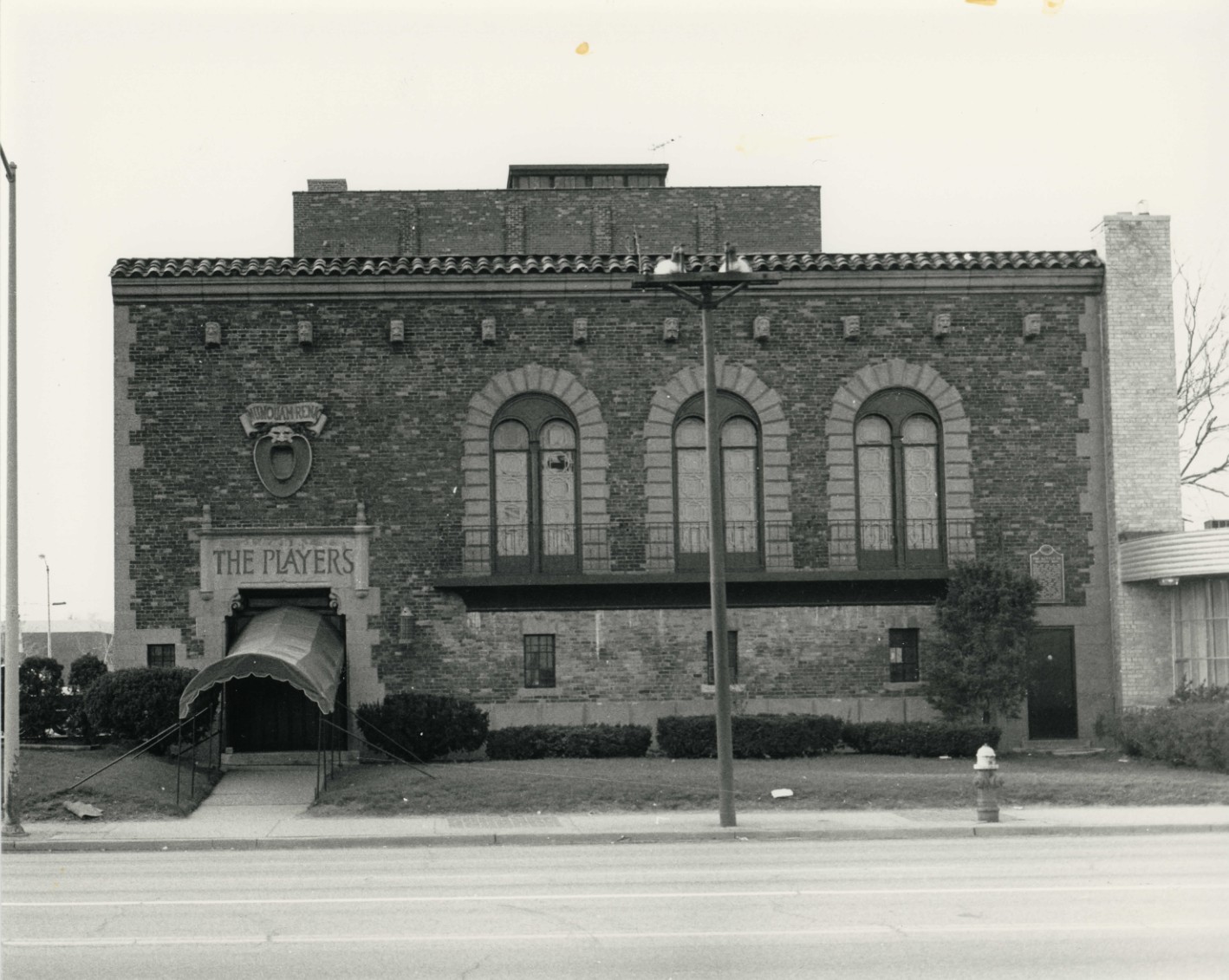 The Players
3321 East Jefferson Ave.
Detroit, Wayne Co., MI 48207
William T. Moser, 1985
Bureau of History
view from south--front facade
1 of 7
MAY 1 2 1987