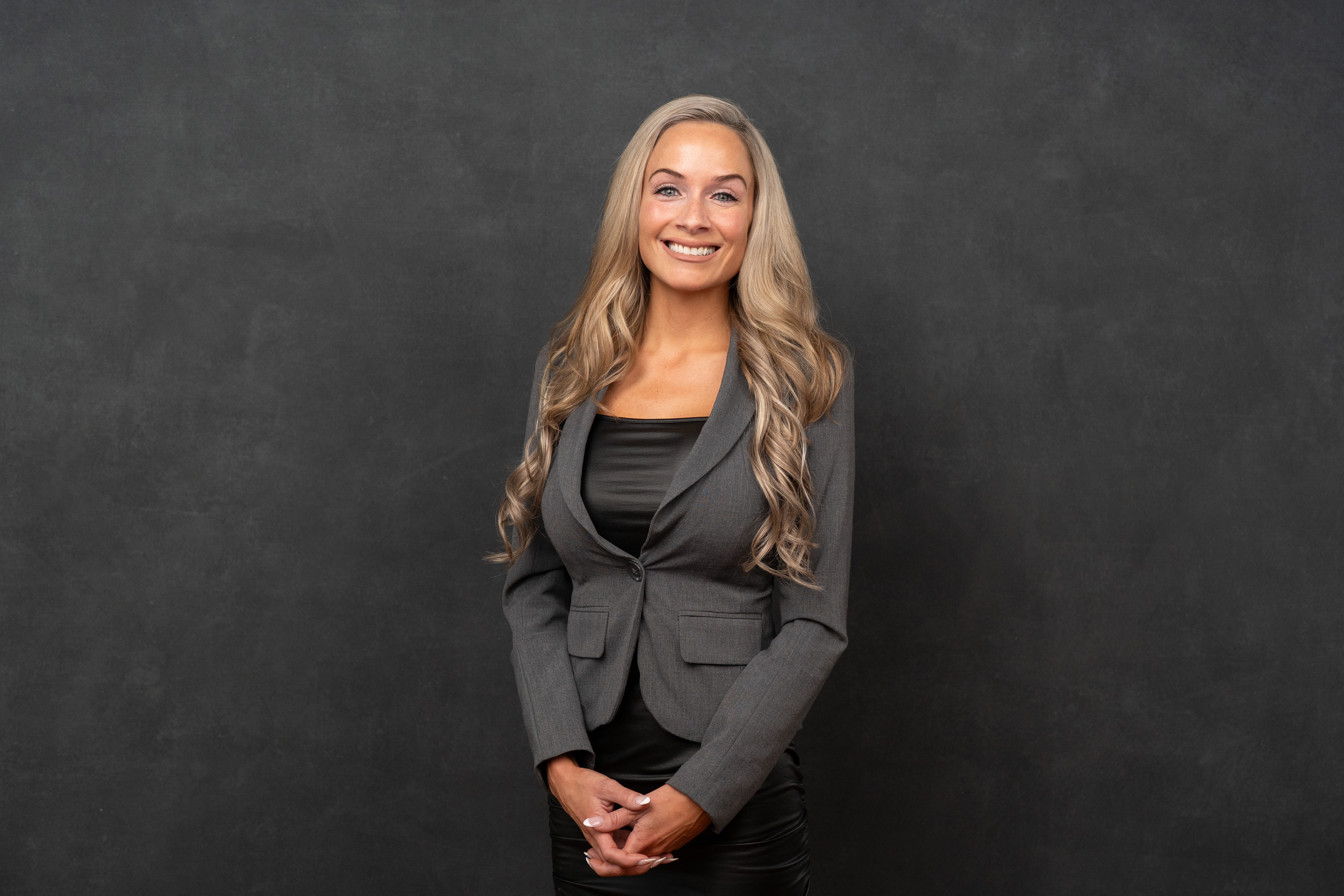 Leah Rasch A series of business portraits of healthcare recruiter Leah Larson ...