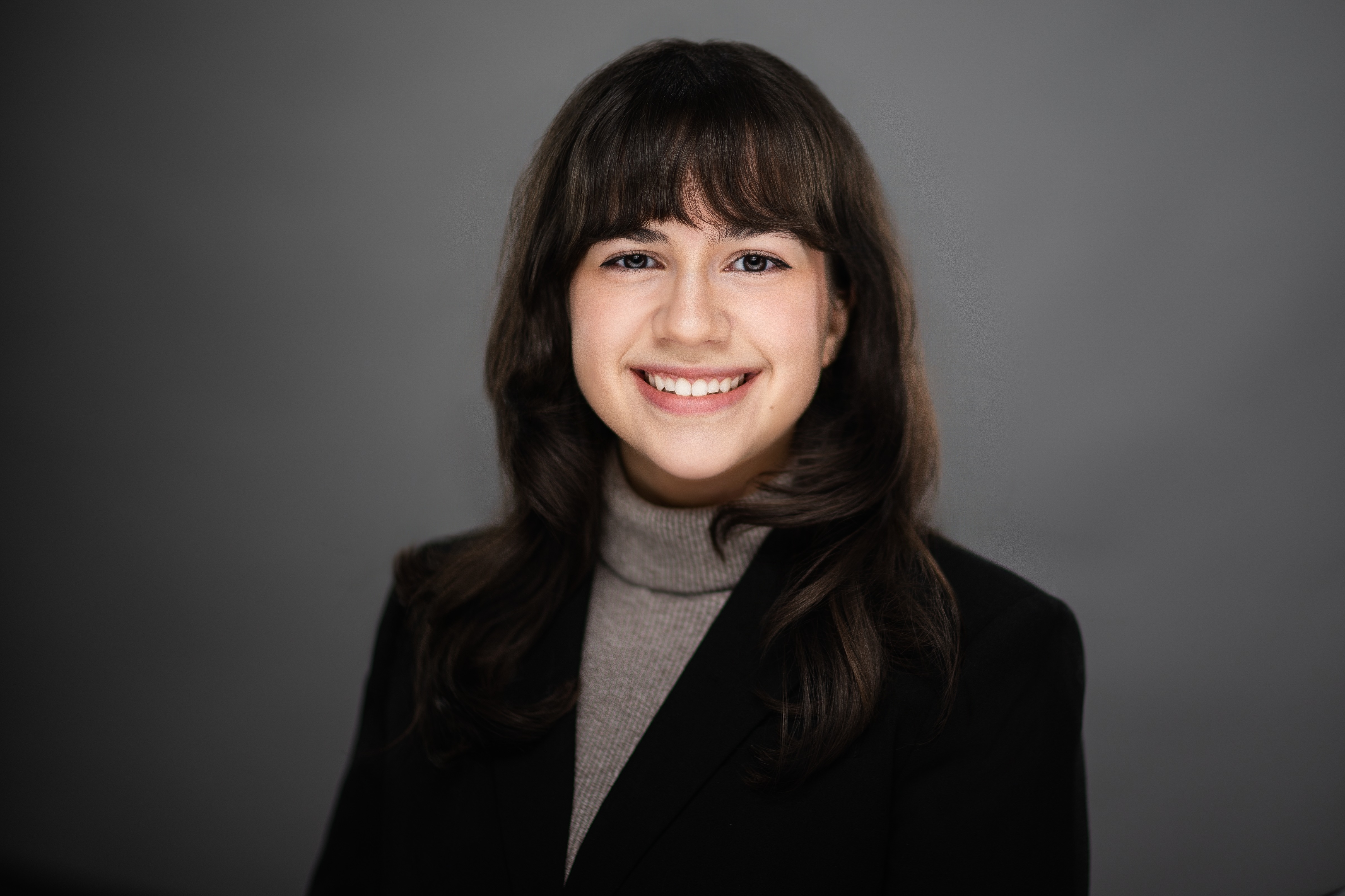 A LinkedIn headshot for Karoline - Detroit Photography Portfolio ...