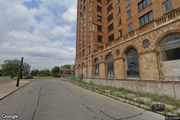 Street view of Lee Plaza Apartments