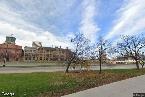 Street view of The Detroit Racquet Club