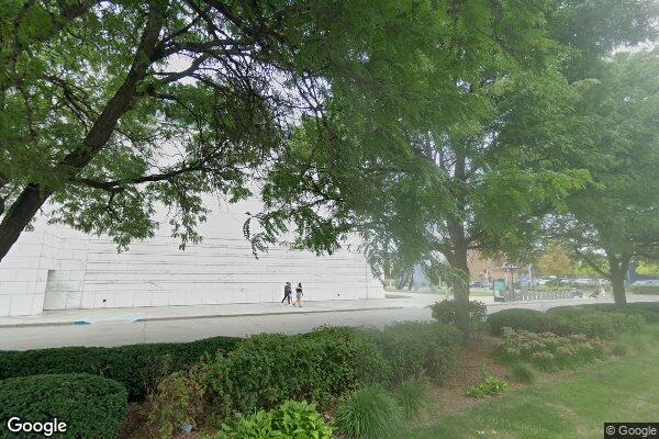 Street view of Detroit Institute of Arts